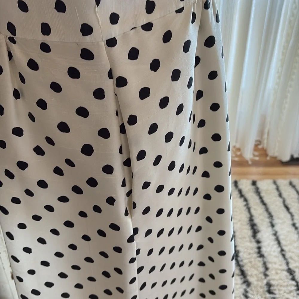Kate Spade 100% silk white black polka dot sleeveless ruffle top dress. Size zip
